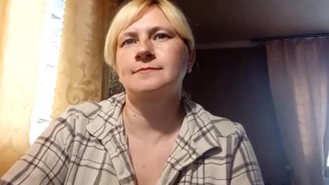 Snapshot of starvibe1010 chatting on 31, 5, 2026 Helen online show from 31, 5, 2026