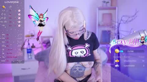 Snapshot of starwitch_ chatting on 13, 12, 2025 Yoko online show from 13, 12, 2025