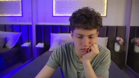 Esrefan online show from 2, 4, 2026