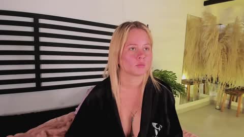 Stefanny   online show from 7, 1, 2025