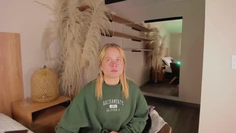 Stefanny   online show from 8, 3, 2025