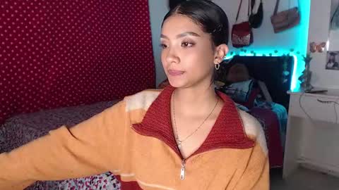 Im MiaIts my first day here  online show from 26, 12, 2024