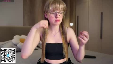 STEFI  Streams every day from 10 PM GTM1  online show from 4, 4, 2026