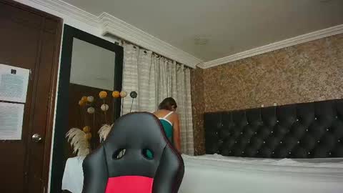 Estella online show from 15, 9, 2025