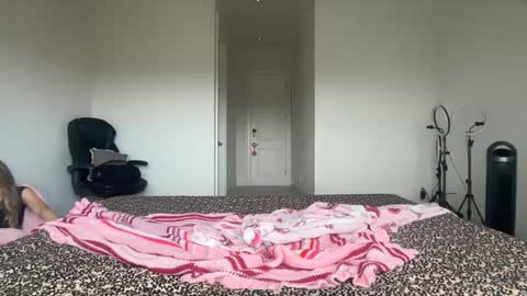 stellapearl online show from 9, 9, 2025