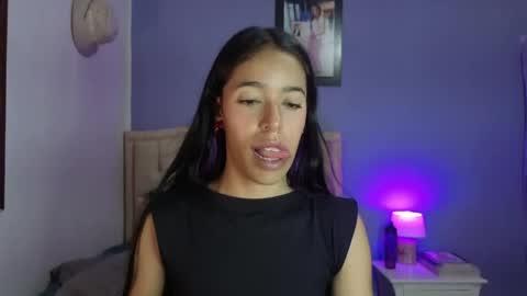 Snapshot of stephania_t chatting on 16, 4, 2026 Stephania online show from 16, 4, 2026