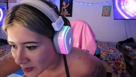 Stephany  independient model  online show from 4, 1, 2025