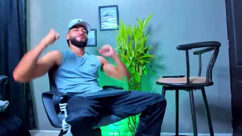 Snapshot of stev_velez chatting on 25, 10, 2025 Steve online show from 25, 10, 2025