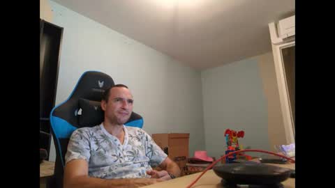 Snapshot of stickolive1 chatting on 10, 9, 2025 stickolive1 online show from 10, 9, 2025