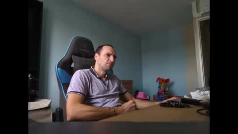 Snapshot of stickolive1 chatting on 12, 9, 2025 stickolive1 online show from 12, 9, 2025