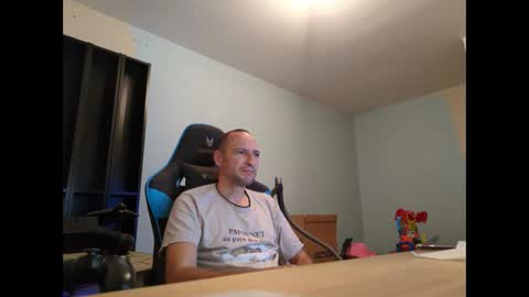 Snapshot of stickolive1 chatting on 13, 9, 2025 stickolive1 online show from 13, 9, 2025