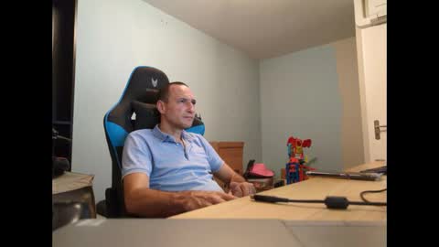 Snapshot of stickolive1 chatting on 21, 9, 2025 stickolive1 online show from 21, 9, 2025