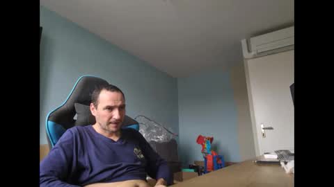 Snapshot of stickolive1 chatting on 13, 10, 2025 stickolive1 online show from 13, 10, 2025