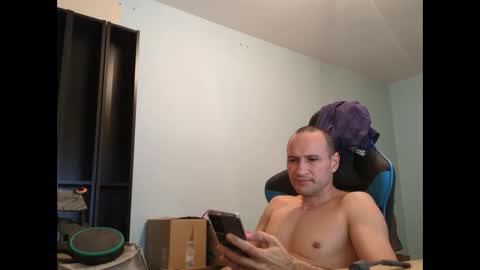 Snapshot of stickolive1 chatting on 22, 10, 2025 stickolive1 online show from 22, 10, 2025