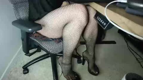 Snapshot of stilettodoll chatting on 6, 11, 2025 StilettoDoll online show from 6, 11, 2025