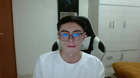 Snapshot of stiv_grant chatting on 26, 1, 2025 stiv_grant online show from 26, 1, 2025