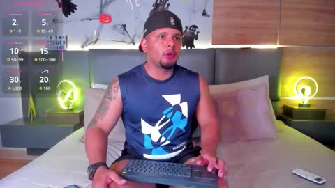 Snapshot of stone_lee_ chatting on 4, 11, 2025 Stone Lee online show from 4, 11, 2025