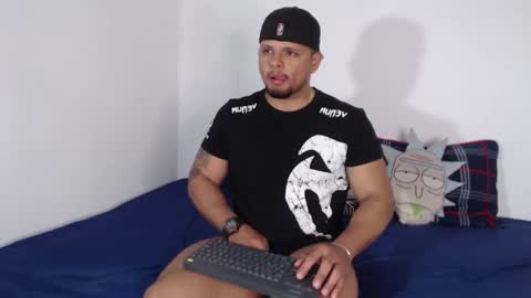 Snapshot of stone_lee_ chatting on 8, 11, 2025 Stone Lee online show from 8, 11, 2025