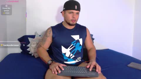 Snapshot of stone_lee_ chatting on 4, 12, 2025 Stone Lee online show from 4, 12, 2025