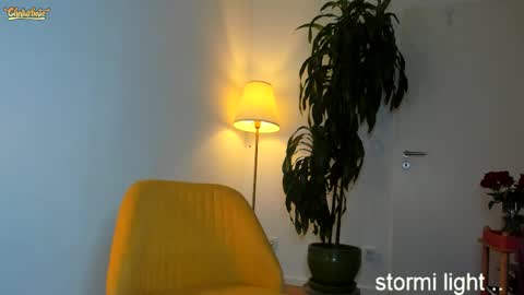 Snapshot of stormi_light chatting on 8, 10, 2025 Stormi online show from 8, 10, 2025