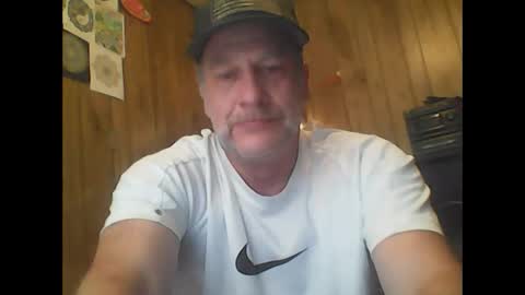 Snapshot of straightmaletouse chatting on 20, 4, 2026 straightmaletouse online show from 20, 4, 2026
