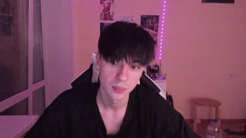 Snapshot of stralght_twinks chatting on 2, 12, 2024 Ray online show from 2, 12, 2024