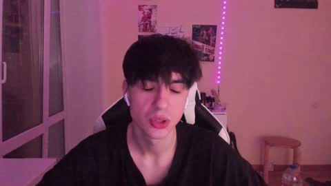 Snapshot of stralght_twinks chatting on 2, 12, 2024 Ray online show from 2, 12, 2024