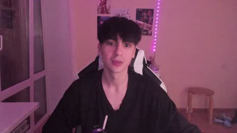 Snapshot of stralght_twinks chatting on 2, 12, 2024 Ray online show from 2, 12, 2024