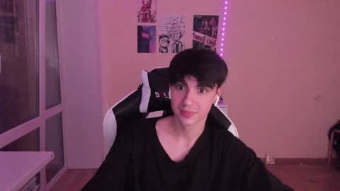 Snapshot of stralght_twinks chatting on 4, 12, 2024 Ray online show from 4, 12, 2024