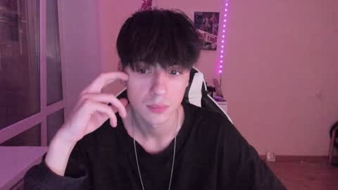 Snapshot of stralght_twinks chatting on 5, 12, 2024 Ray online show from 5, 12, 2024