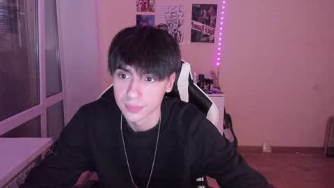 Snapshot of stralght_twinks chatting on 5, 12, 2024 Ray online show from 5, 12, 2024