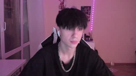 Snapshot of stralght_twinks chatting on 7, 12, 2024 Ray online show from 7, 12, 2024