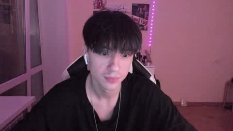 Snapshot of stralght_twinks chatting on 8, 12, 2024 Ray online show from 8, 12, 2024