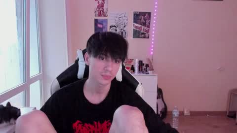 Snapshot of stralght_twinks chatting on 10, 12, 2024 Ray online show from 10, 12, 2024