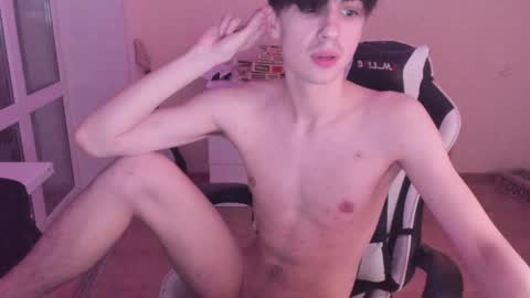Snapshot of stralght_twinks chatting on 27, 12, 2024 Ray online show from 27, 12, 2024