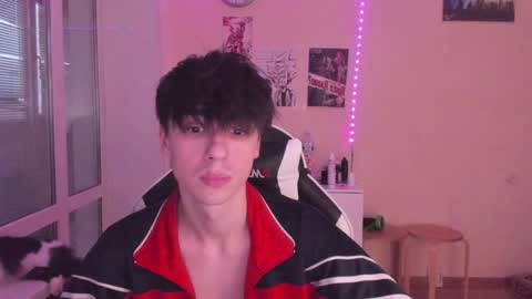 Snapshot of stralght_twinks chatting on 3, 1, 2025 Ray online show from 3, 1, 2025