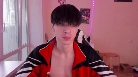 Snapshot of stralght_twinks chatting on 8, 1, 2025 Ray online show from 8, 1, 2025