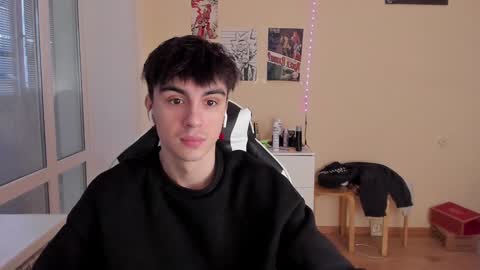 Snapshot of stralght_twinks chatting on 1, 2, 2025 Ray online show from 1, 2, 2025