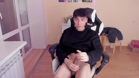 Snapshot of stralght_twinks chatting on 4, 2, 2025 Ray online show from 4, 2, 2025