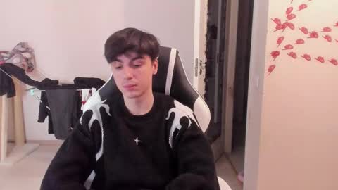 Snapshot of stralght_twinks chatting on 28, 2, 2025 Ray online show from 28, 2, 2025