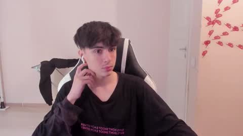 Snapshot of stralght_twinks chatting on 5, 3, 2025 Ray online show from 5, 3, 2025