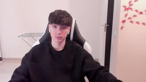 Snapshot of stralght_twinks chatting on 6, 3, 2025 Ray online show from 6, 3, 2025