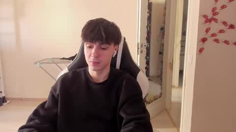 Snapshot of stralght_twinks chatting on 7, 3, 2025 Ray online show from 7, 3, 2025