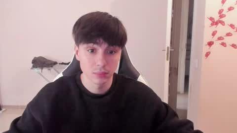 Snapshot of stralght_twinks chatting on 8, 3, 2025 Ray online show from 8, 3, 2025