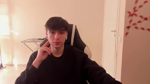 Snapshot of stralght_twinks chatting on 9, 3, 2025 Ray online show from 9, 3, 2025