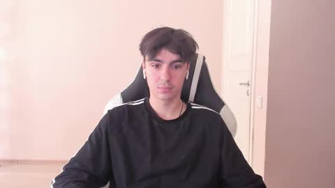 Snapshot of stralght_twinks chatting on 11, 9, 2025 Ray online show from 11, 9, 2025