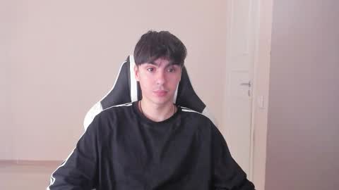 Snapshot of stralght_twinks chatting on 13, 9, 2025 Ray online show from 13, 9, 2025