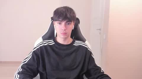 Snapshot of stralght_twinks chatting on 16, 9, 2025 Ray online show from 16, 9, 2025