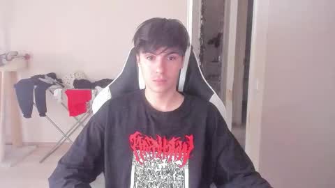 Snapshot of stralght_twinks chatting on 2, 10, 2025 Ray online show from 2, 10, 2025