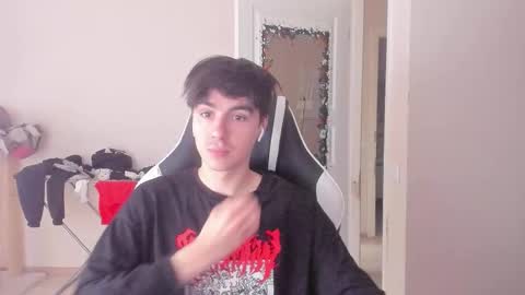 Snapshot of stralght_twinks chatting on 3, 10, 2025 Ray online show from 3, 10, 2025